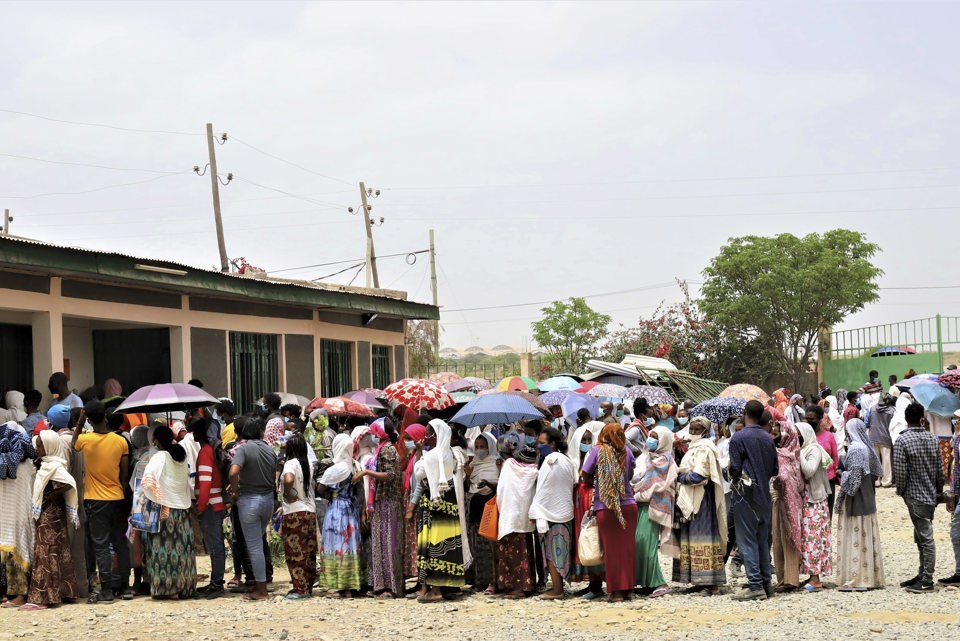 Queue for food in Ethiopia