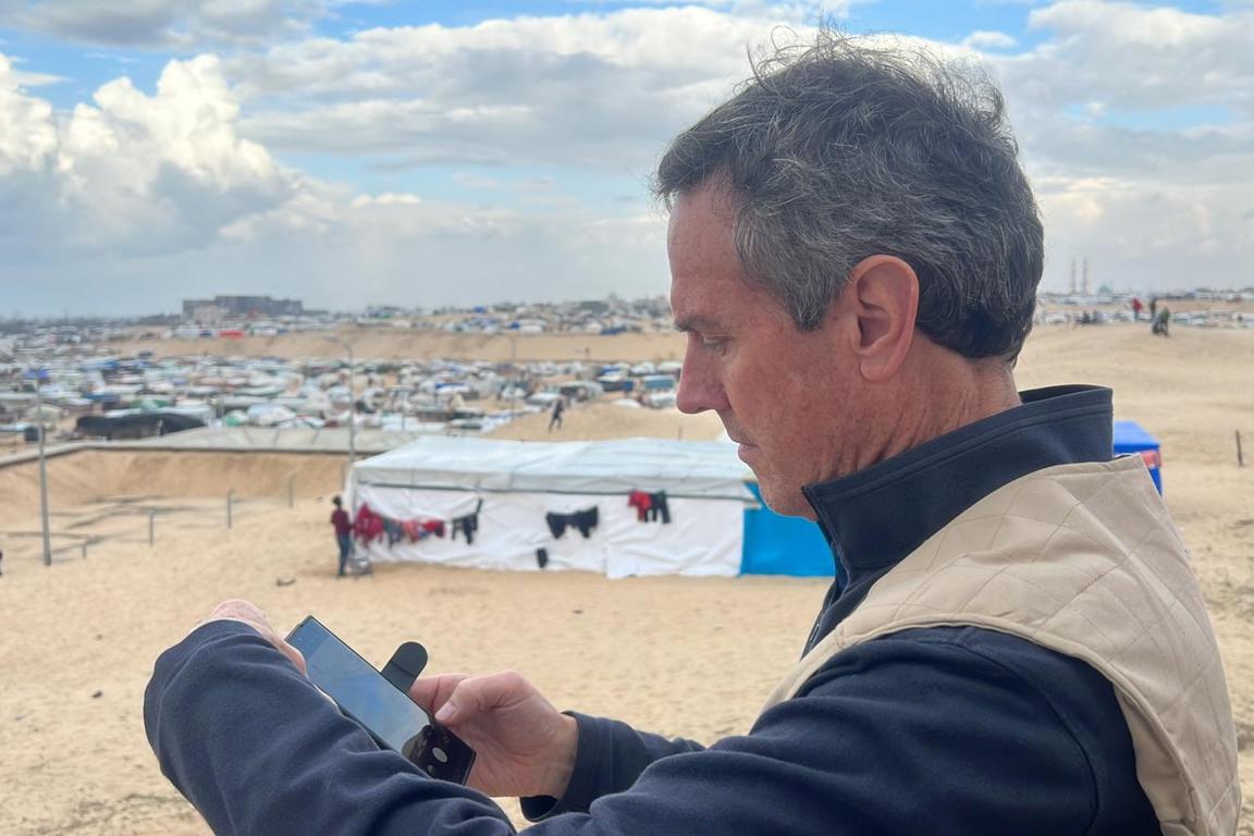 CRS President Sean Callahan Visting Temporary Shelters In Gaza Photo Credit CRS